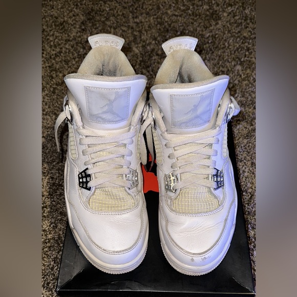 I’m selling a pair of Jordan 4 pure money 2017 (Size 10). - Picture 3 of 8
